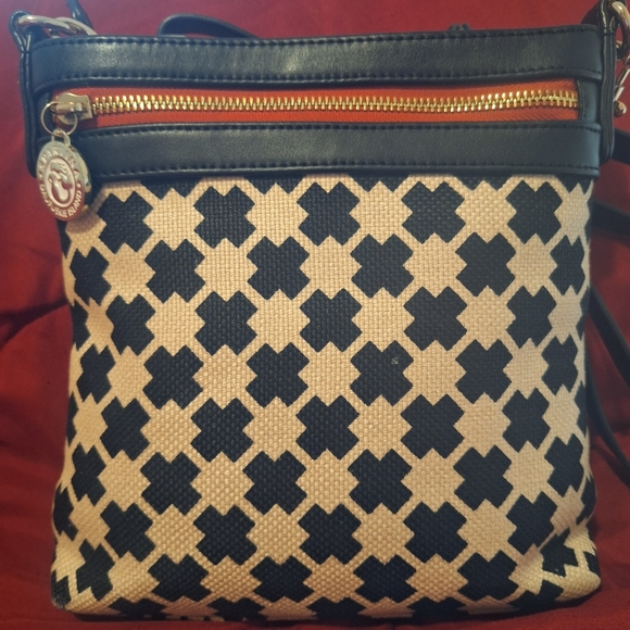 SPARTINA 429/DAFUSKI ISLAND CROSSBODY HANDBAG. BLACK/WHITE/RED - Picture 2 of 13